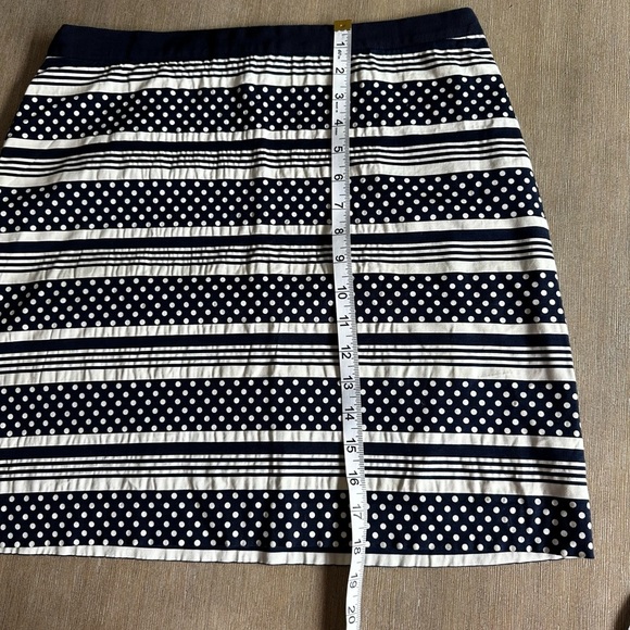 Vineyard Vines Navy and White Patterned Mini Skirt - Picture 3 of 5